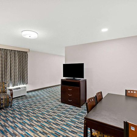 Days Inn & Suites By Wyndham Mesa Near Phoenix Exterior foto