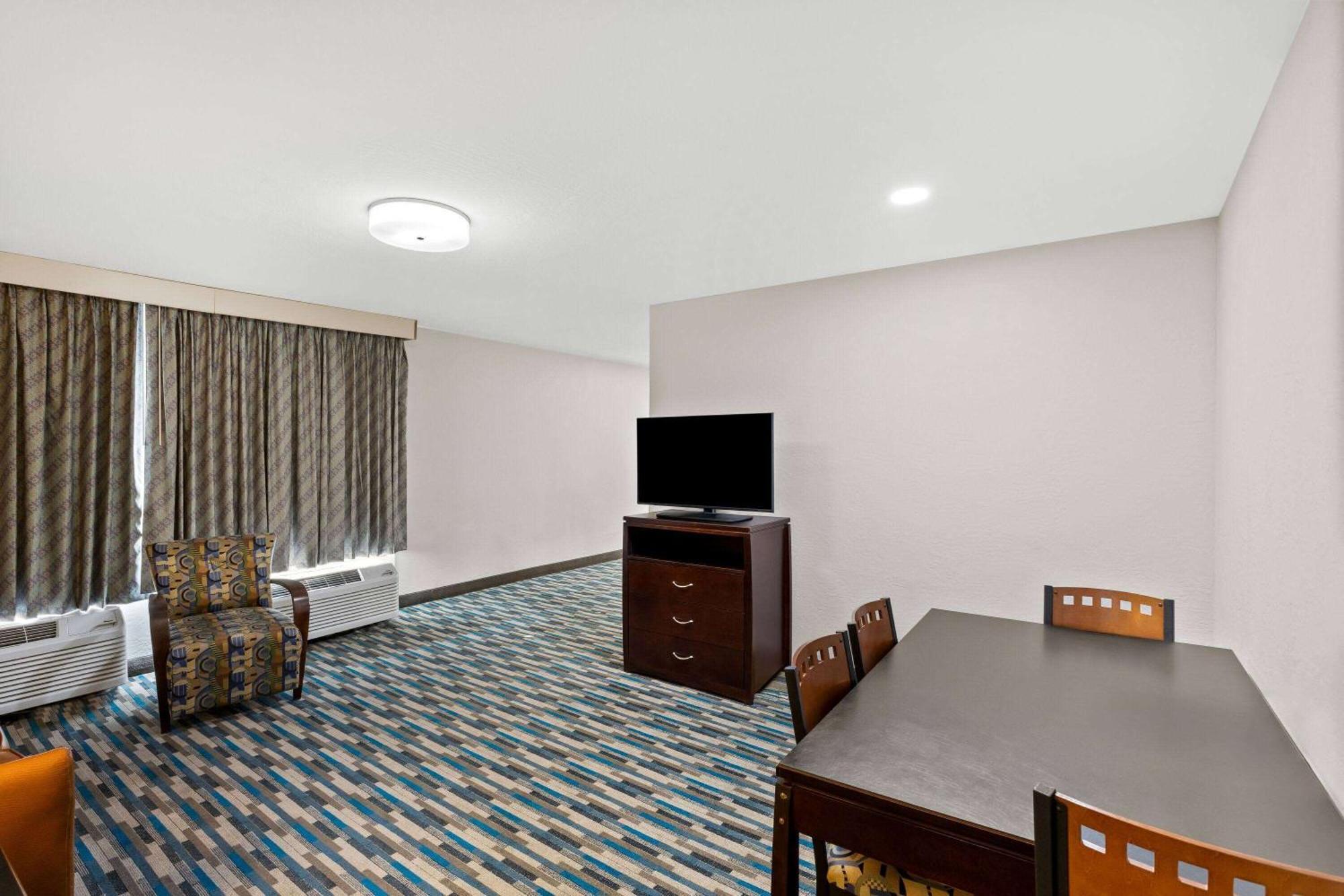 Days Inn & Suites By Wyndham Mesa Near Phoenix Exterior foto