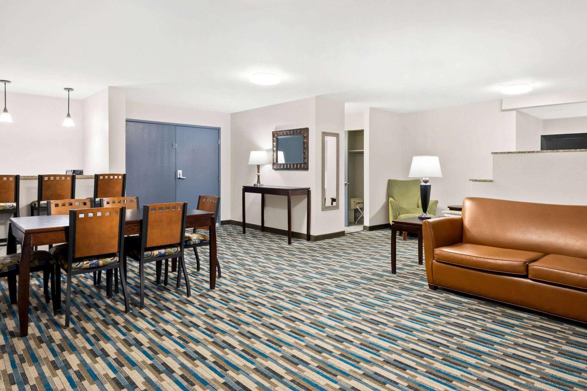 Days Inn & Suites By Wyndham Mesa Near Phoenix Exterior foto