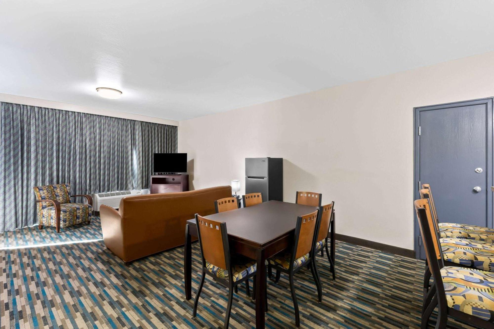 Days Inn & Suites By Wyndham Mesa Near Phoenix Exterior foto