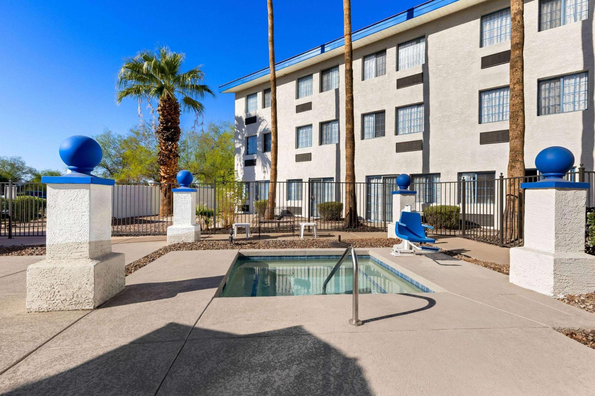 Days Inn & Suites By Wyndham Mesa Near Phoenix Exterior foto