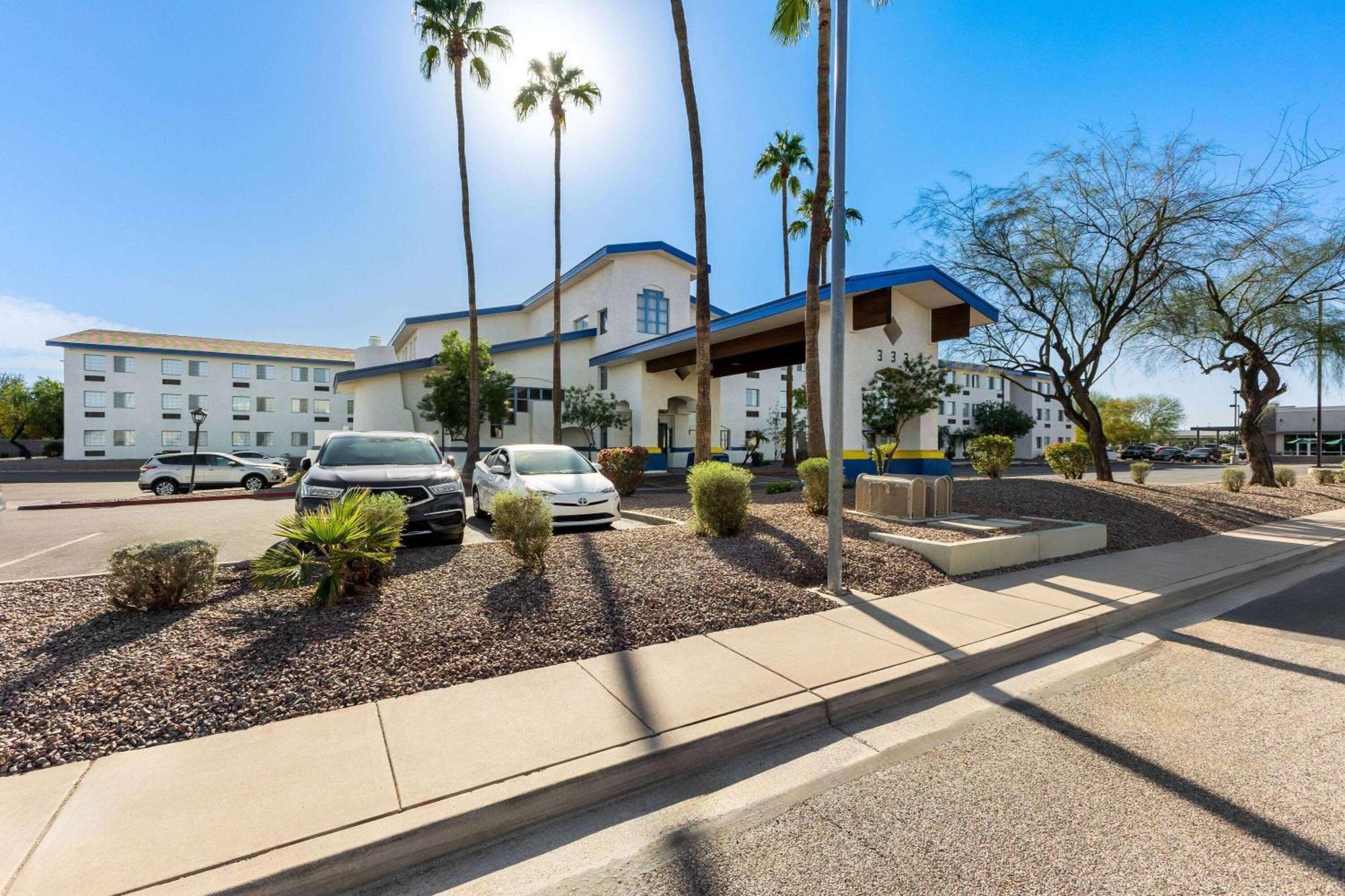 Days Inn & Suites By Wyndham Mesa Near Phoenix Exterior foto