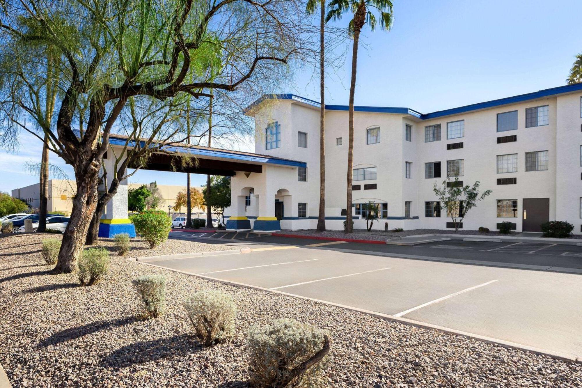 Days Inn & Suites By Wyndham Mesa Near Phoenix Exterior foto